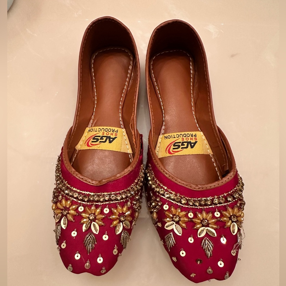 Pakistani/Indian Exquisite embellished Red Bridal Khussas - Size 6